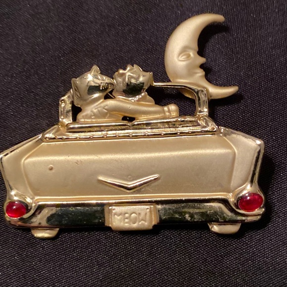 Adorable Vintage AJC “Lovers Lane” Cats in Coupe Under the Moon Brooch Pin - Picture 3 of 4